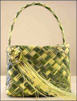 basket with straight top edge