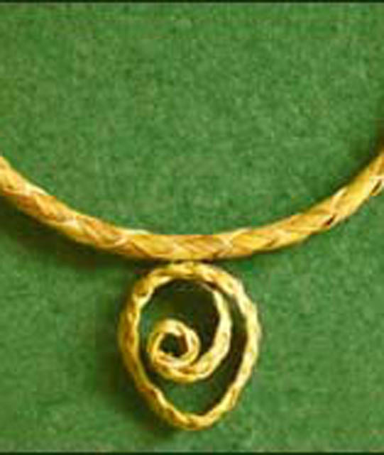 image of woven necklet