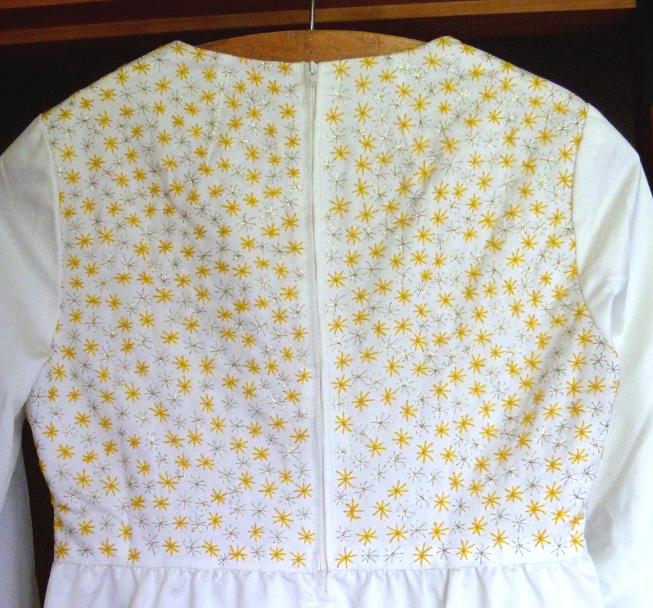 image of back of bodice on wedding dress