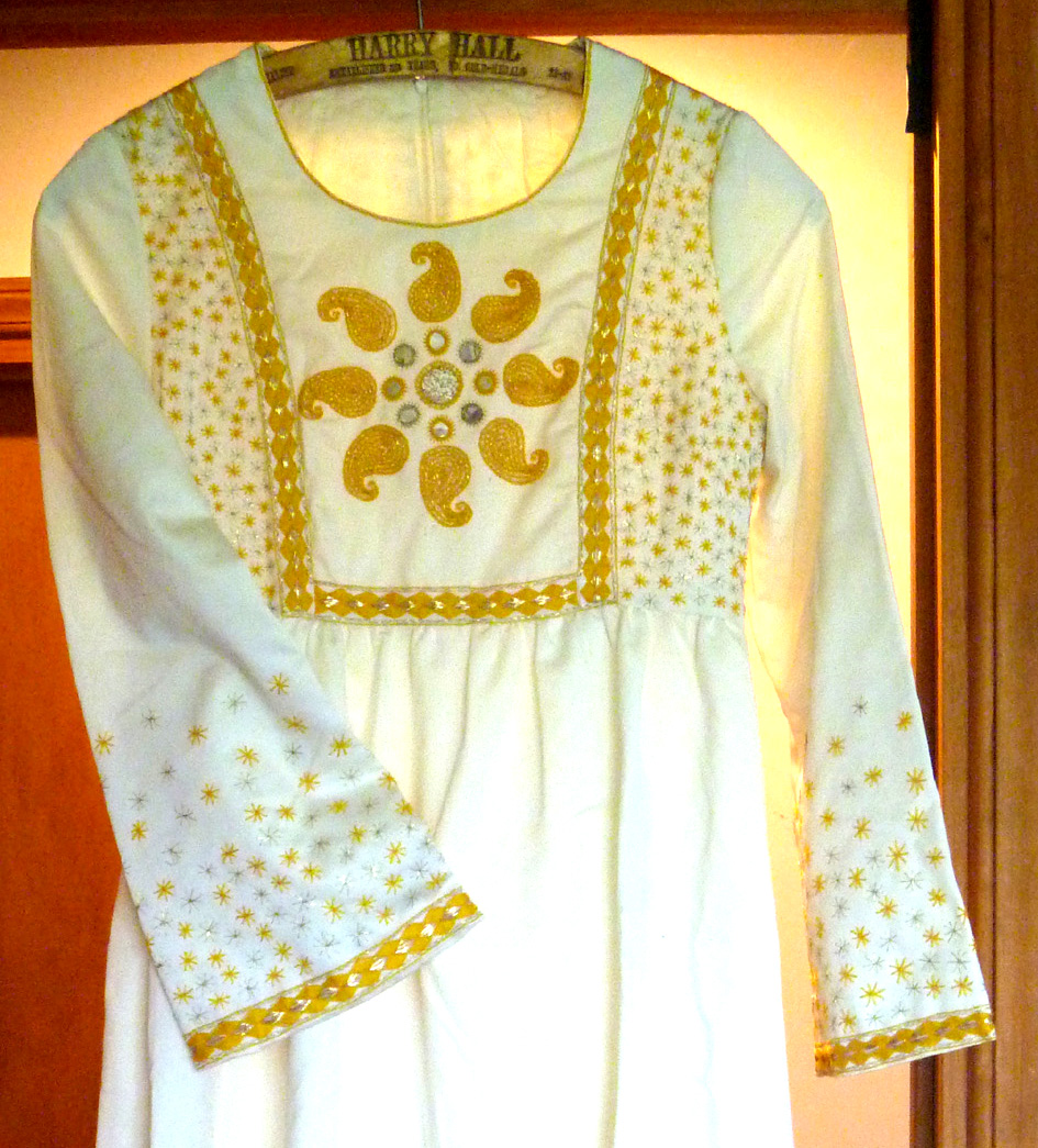 image of top half of wedding dress with sleeves
