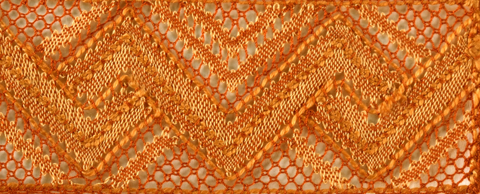 image of taaniko pattern made with bobbin lace