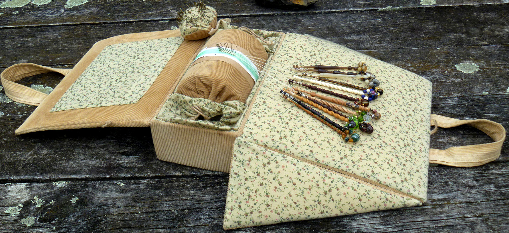Image of travelling bobbin lace making pillow