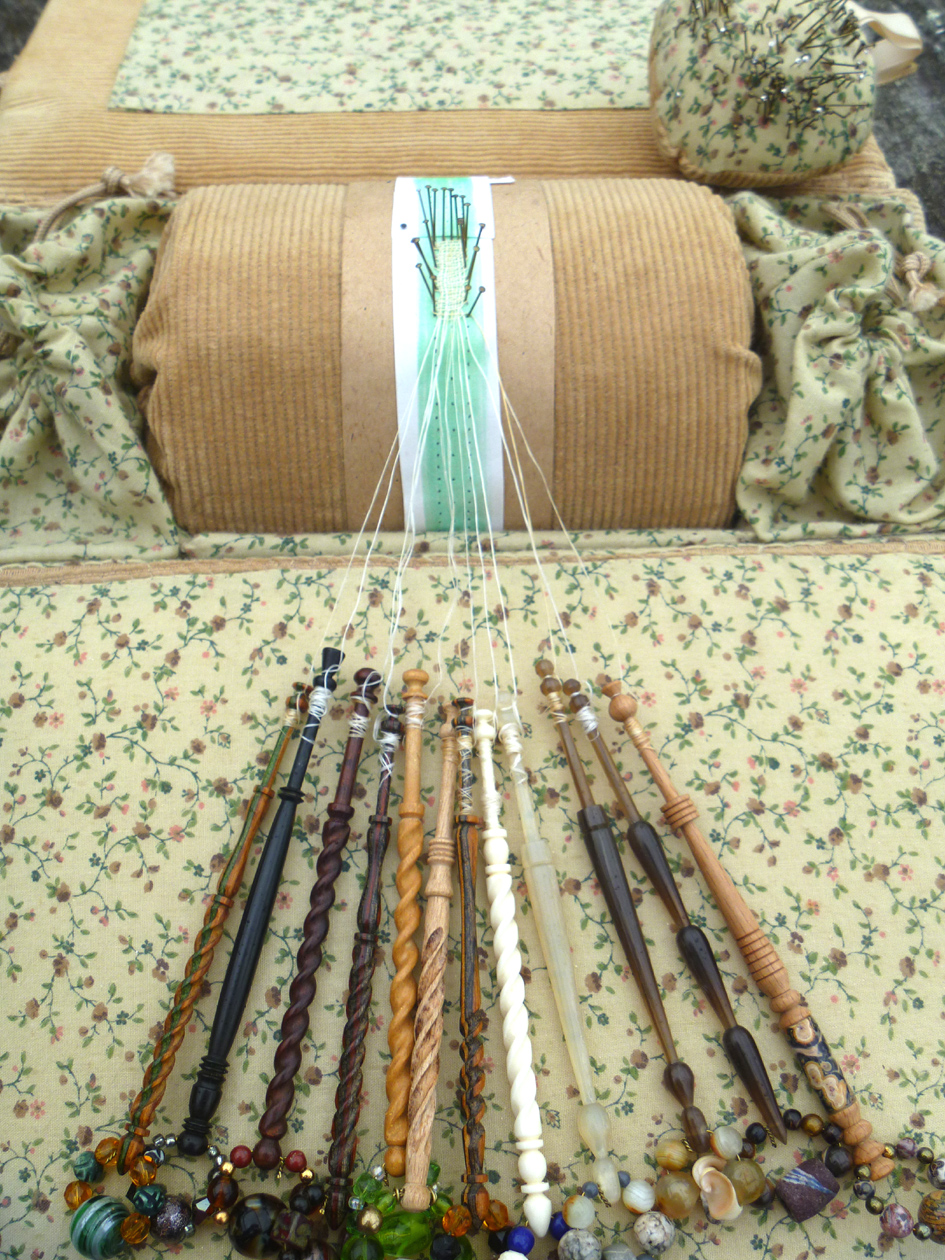 Image of travelling bobbin lace making pillow