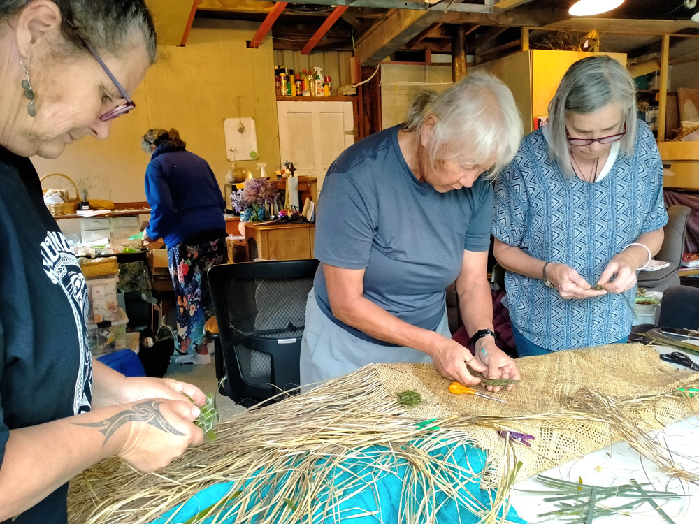 photo of weaving a turtle
